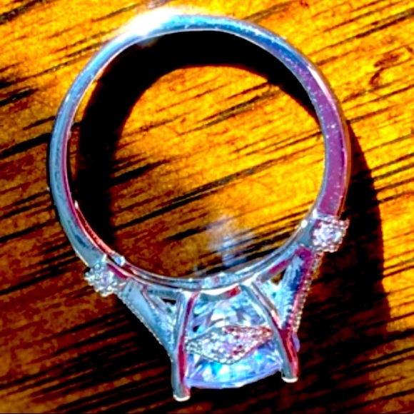 🔥HOST PICK!!!🔥 SUPER GORGEOUS 18K White Gold 3Ct Moissanite Ring!😍 - Picture 7 of 8